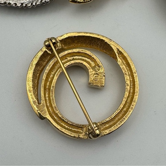 Vintage 70s 80s brooch pin lot Avon Gold Toned Craft Clip Bonus - Picture 6 of 9